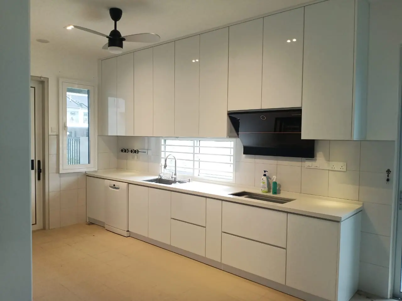 Kitchen Cabinets 3 white aluminium kitchen cabinet